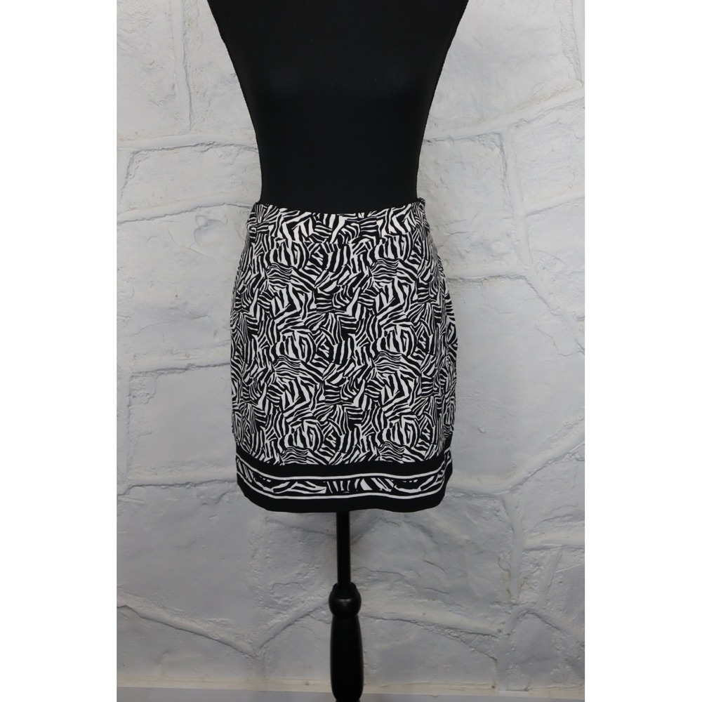 Michael Kors Women's Black and White Patterned Skirt Size XS